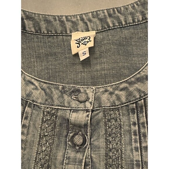 Ivy Jane Chambray Blue Top Womens Small Tencel Pleated Bib Raw Hem Boho - Picture 2 of 3